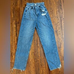 AMERICAN EAGLE High Rise Distressed Straight Leg Jeans in Medium Wash Size 0